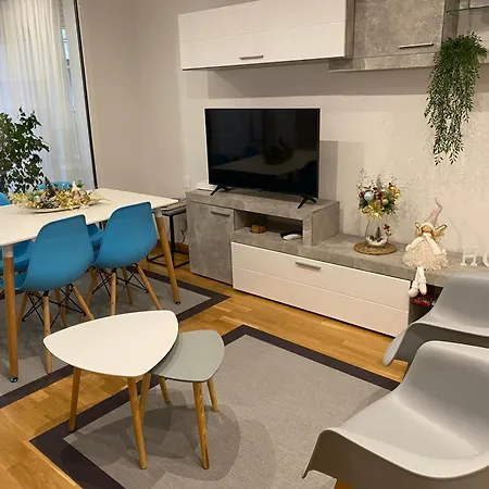 Ainaran Confortable En El Centro De Orense Appartamento